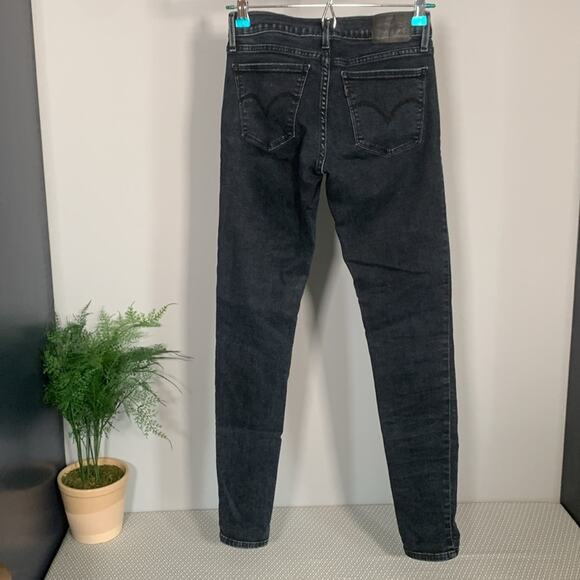 Levi’s Women’s 710 Super Skinny Jeans Super Dark Wash Blue Size 26 - Picture 2 of 5